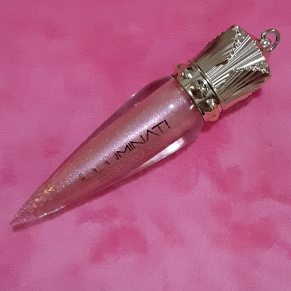 NEW! Illuminati Lipgloss/Topper 💕